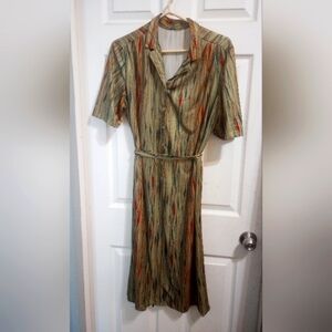 Vintage 1970s button down dress with belt